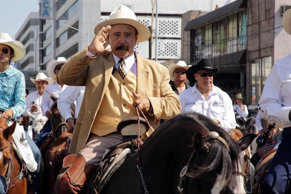 En el evento, estuvieron presentes alrededor de mil jinetes.