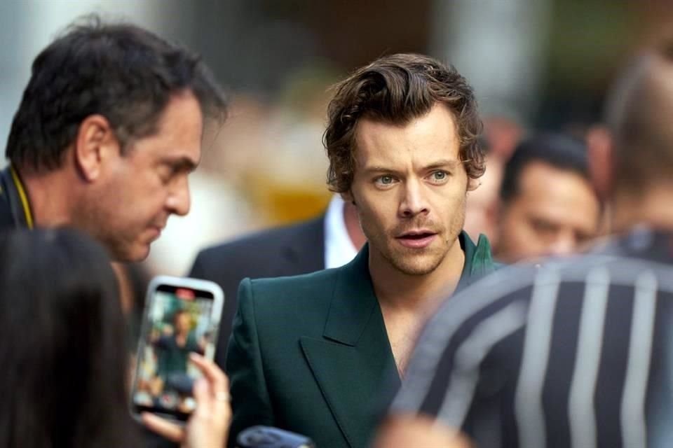 Harry Styles interpreta a un policía homosexual en la década de los 50, en el drama 'My Policeman', que se presentó en Festival de Toronto.