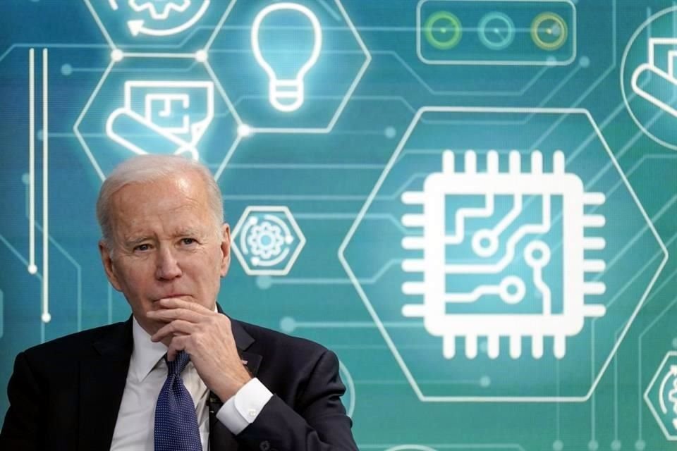 El Presidente Joe Biden recientemente impulsó una ley para aumentar la producción de chips semiconductores en EU.