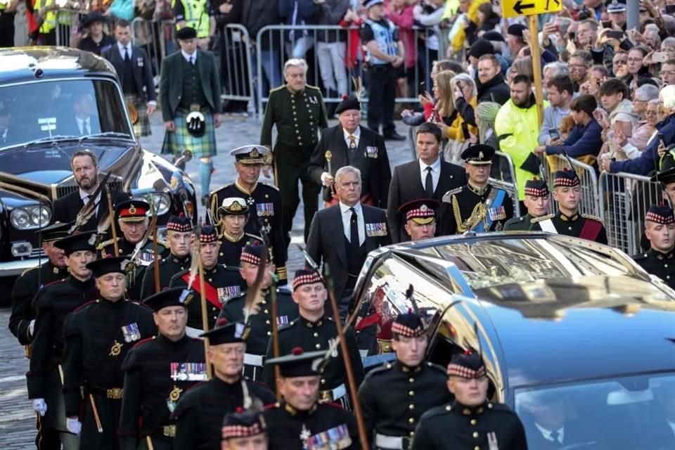 Andrés, Duque de York, participó en el cortejo.