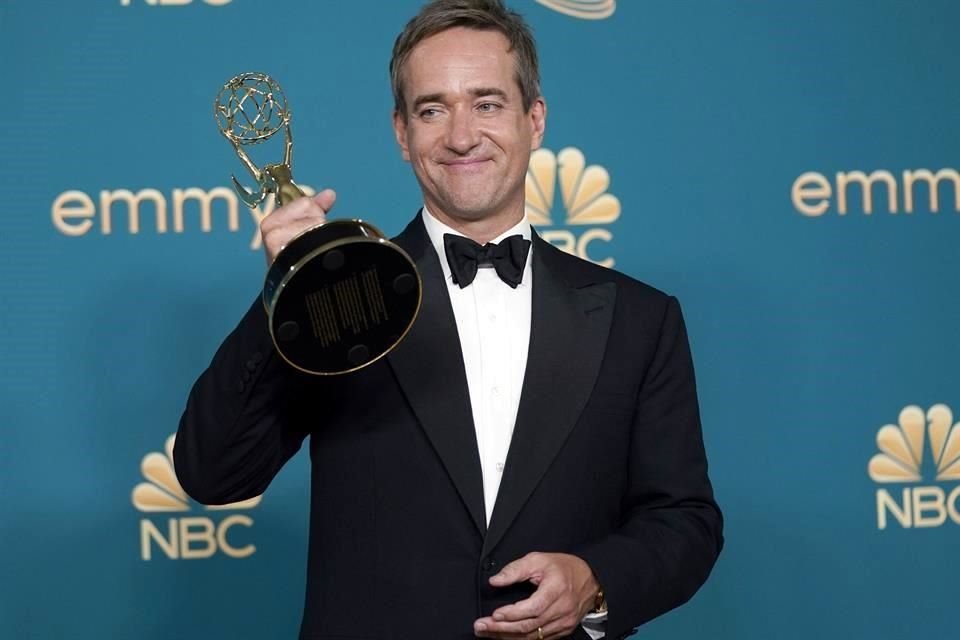 Matthew Macfadyen y su premio de actuación por su rol en la serie 'Succession'.