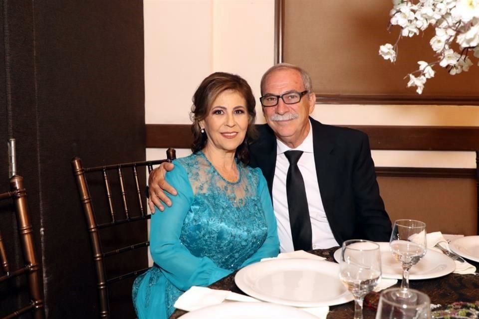 Blanca Lilia Garza de Zambrano y Alberto Javier Zambrano