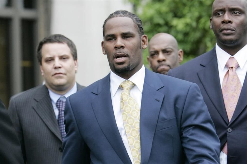 La abogada de R. Kelly acusó que su cliente está siendo enjuiciado con testimonios 'creados' por el gobierno.