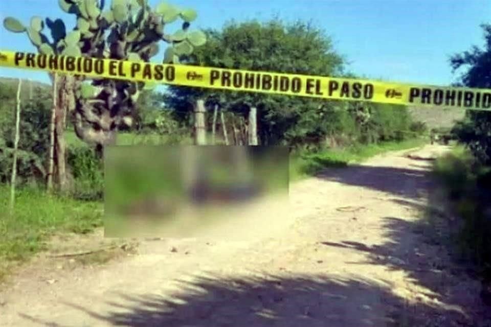 Los cuerpos portaban ropa táctica con siglas de un grupo delincuencial.