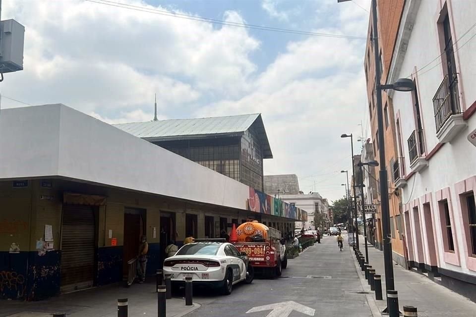 Vecinos acusaron que los murales en el Mercado 2 de abril fueron borradas por la Alcaldía Cuauhtémoc.