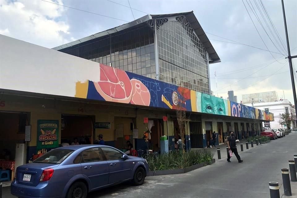 Vecinos acusaron que los murales en el Mercado 2 de abril fueron borradas por la Alcaldía Cuauhtémoc.