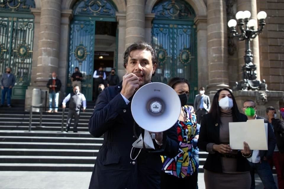 Presidente de la Comisión de Bienestar Animal teme que la iniciativa para prohibir las corridas de toros sea congelada.