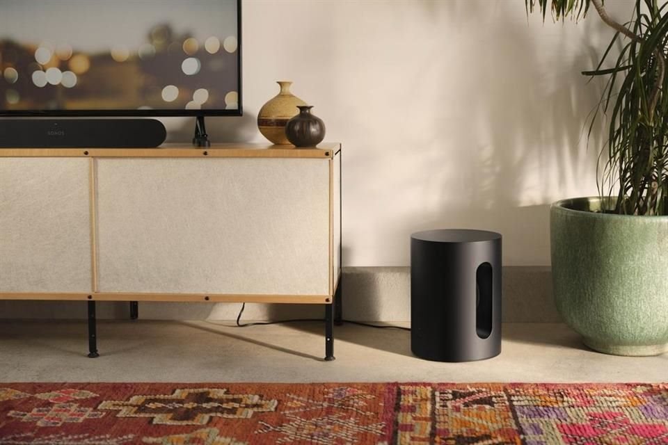 Sub Mini presenta dos woofers de 6 pulgadas, frecuencia de respuesta de 25 Hz, altura de 12 pulgadas, diámetro de 9.1 pulgadas y peso de 6.35 kg.