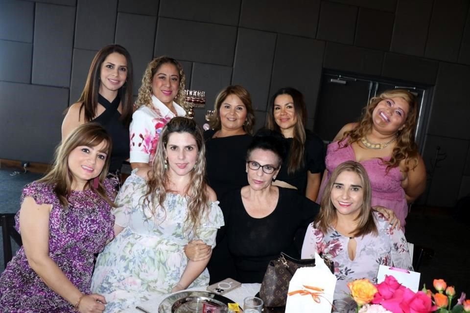 Marlen Vitamines, Ale Rodríguez, Ana García, Aurora Rojas, Aminta Díaz, Ana de la Garza, Marcela Miller, Rosy de Alejandro y Julisa Mateos