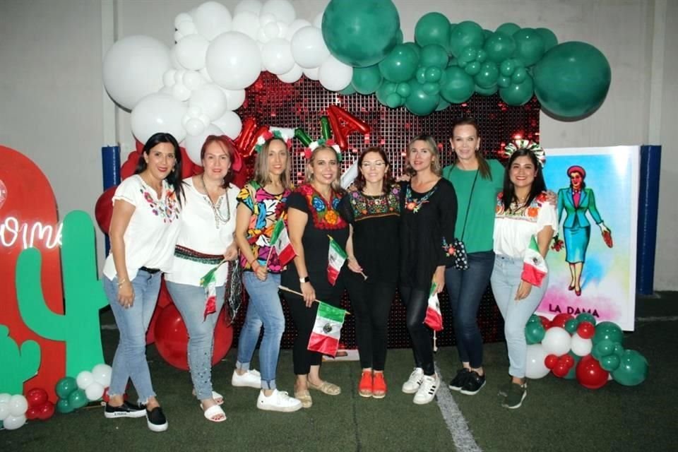 Susana Guerra, Ingrid Montañez, Cecilia Zaragoza, Karla Díaz, Haidé Sánchez, Laura Manzano, Claudia Fuentevilla y Ana Díaz