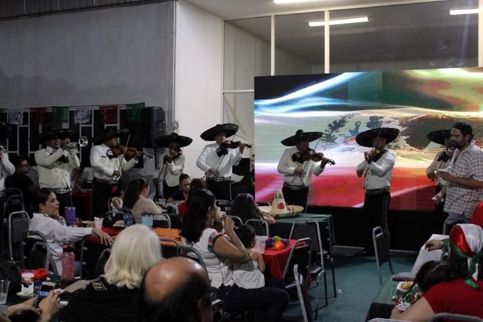 Instituto San Jerónimo celebra con mariachi las fiestas patrias