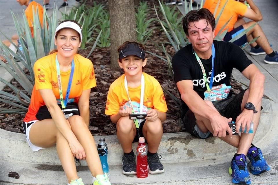 Mariela Beltrán, Gastón Villarreal y José Roberto González