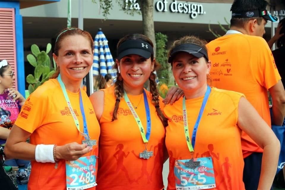 Lily Garza. Mary Lolis Sahagún y Adriana Villaseñor