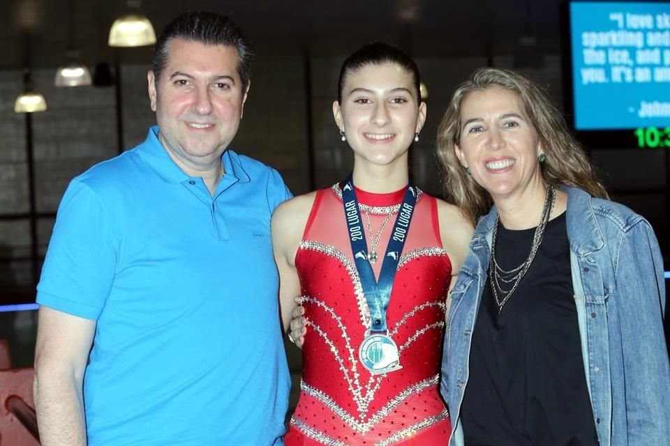 Roberto Safi, Valeria Safi y Caty Villarreal de Safi