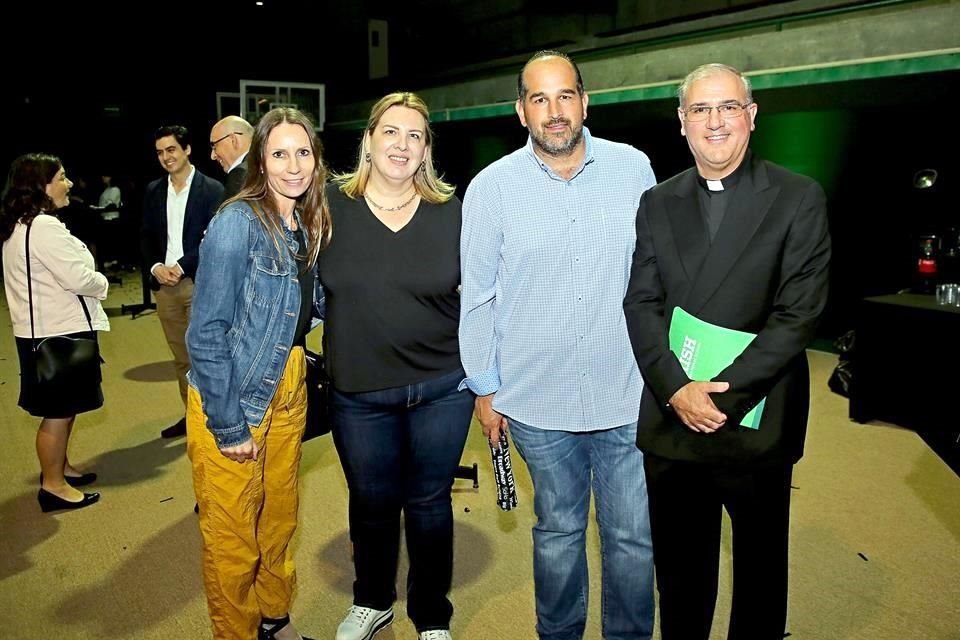 Mercy Gaehd, Marlene Benavides de Pro, Alejandro Pro y el Padre Guillermo Meade L.C.