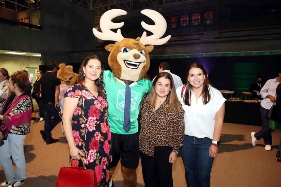 Alicia de Múzquiz, Mildret Mendoza y Gabriela Treviño