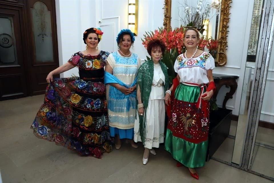 Maricela Guzmán, Rosario Herrera, Lupina Vara de Mejía y Carmen Herrera