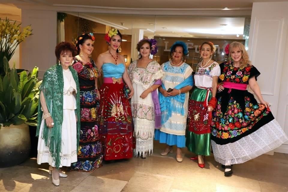 Lupina Vara de Mejía, Maricela Guzmán, Martha de Ruiz, Myrthala Hauger, Rosario Herrera, Carmen Herrera y Dora María Maldondado