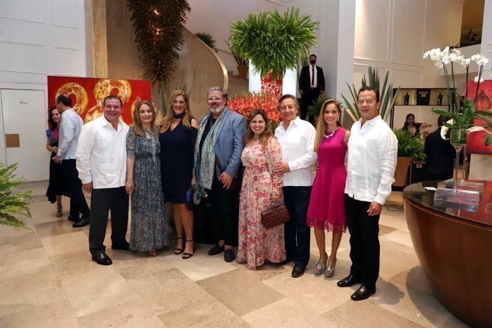 Ernesto Durán, Johanna García de Durán, Gabriela Iza de Lozano, Javier Lozano Villarreal, Rosy González de Martínez, Carlos Martínez, Marcela Lozano de Porras y Luis Porras