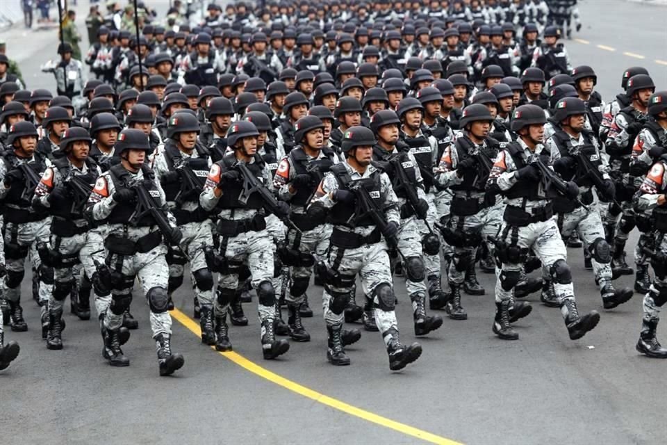 En el desfile participaron 7 mil 380 elementos de la Guardia Nacional, institución adherida a la Sedena tras reforma de AMLO.