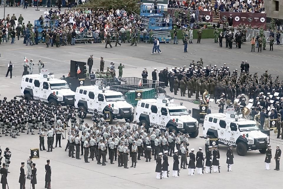 Los batallones de la Guardia Nacional fueron mostrados ayer en el desfile militar.