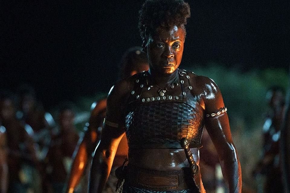 La cinta 'The Woman King', protagonizada por Viola Davis, triunfó en su debut en las taquillas de los cines de Estados Unidos.