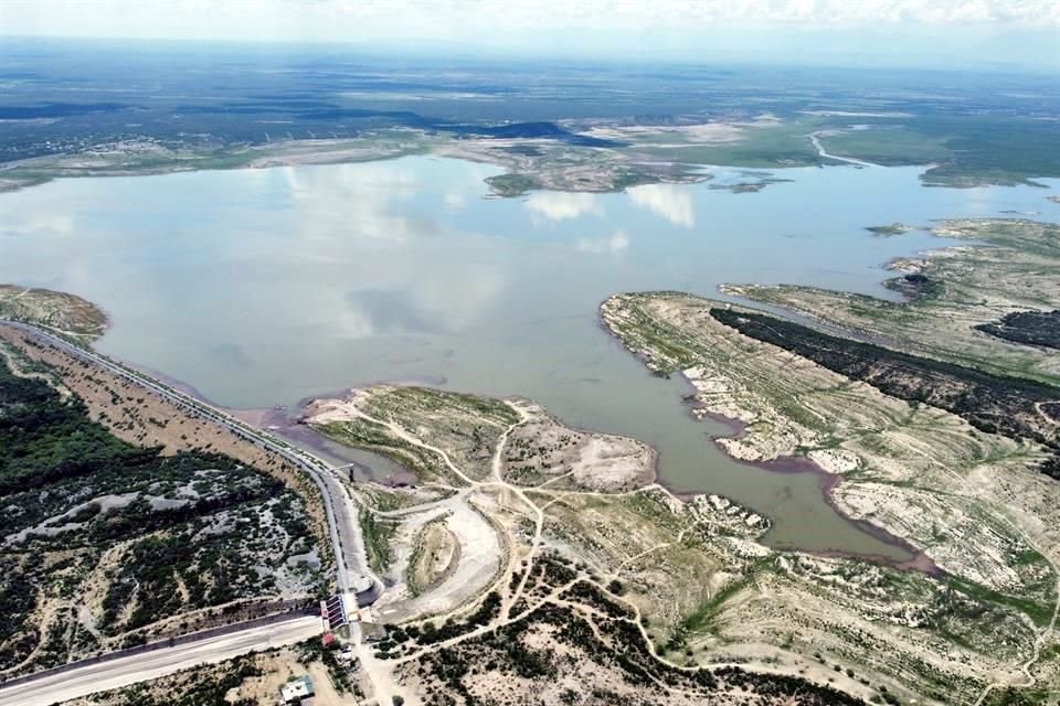 El embalse en Linares tiene actualmente 45 millones de metros cúbicos, lo que le da para menos de 9 meses de extracción si se mantiene el promedio de 2 mil litros por segundo.