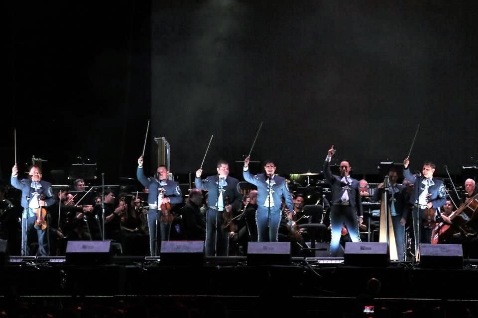 El centenario Mariachi Vargas de Tecatitlán, fundado en 1897, participó en el evento.