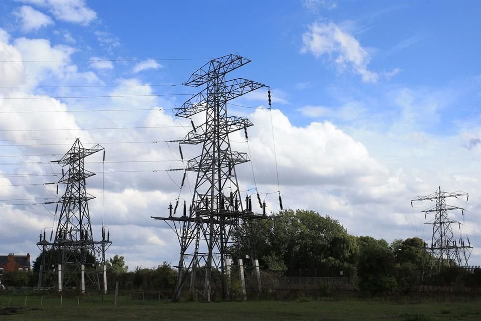 Las empresas o parques industriales están 'desesperados' por conseguir energía.