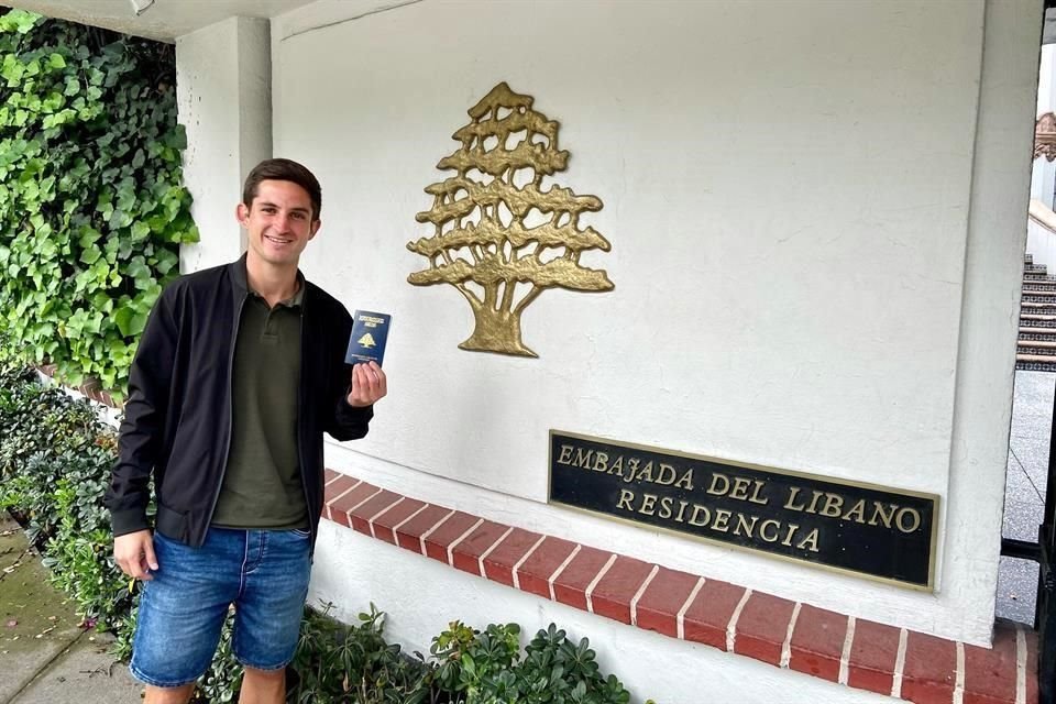 El ex jugador de Rayados, Daniel Lajud, recibió su pasaporte como ciudadano de Líbano y podrá jugar para la selección de ese país.