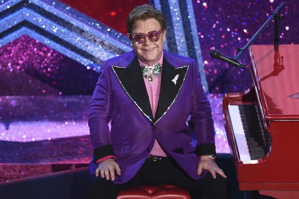 Elton John dará un concierto en la Casa Blanca, donde será recibido y homenajeado por los Biden.