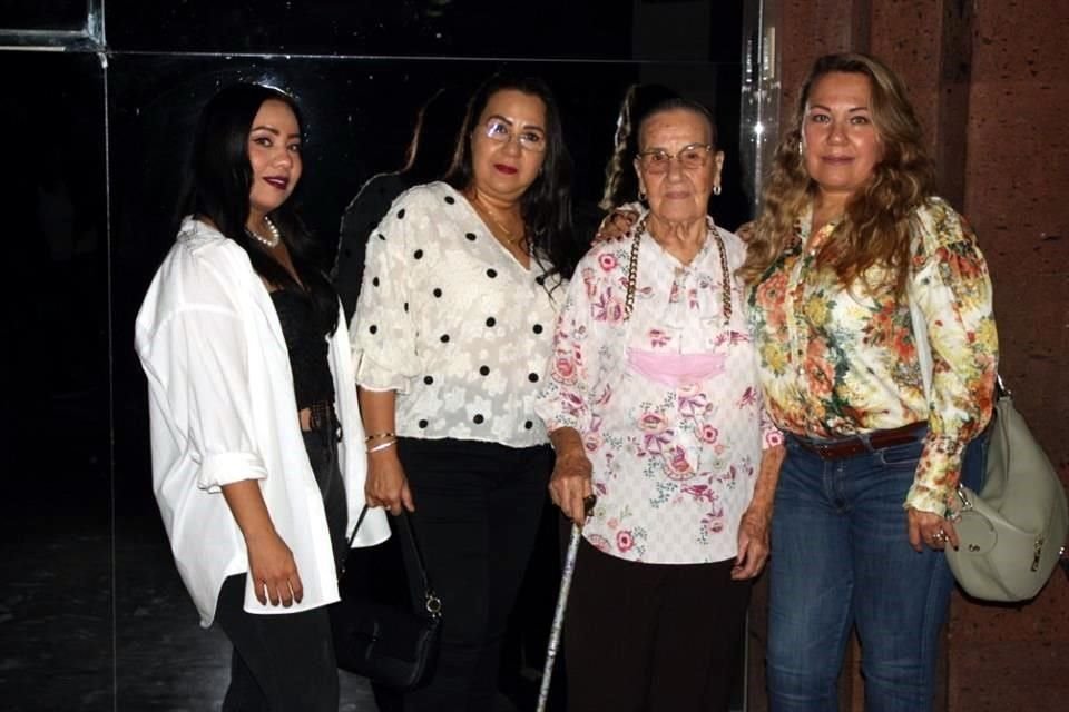 Ana Reyes, Gloria Reyes, Gloria Villarreal y Martha Reyes