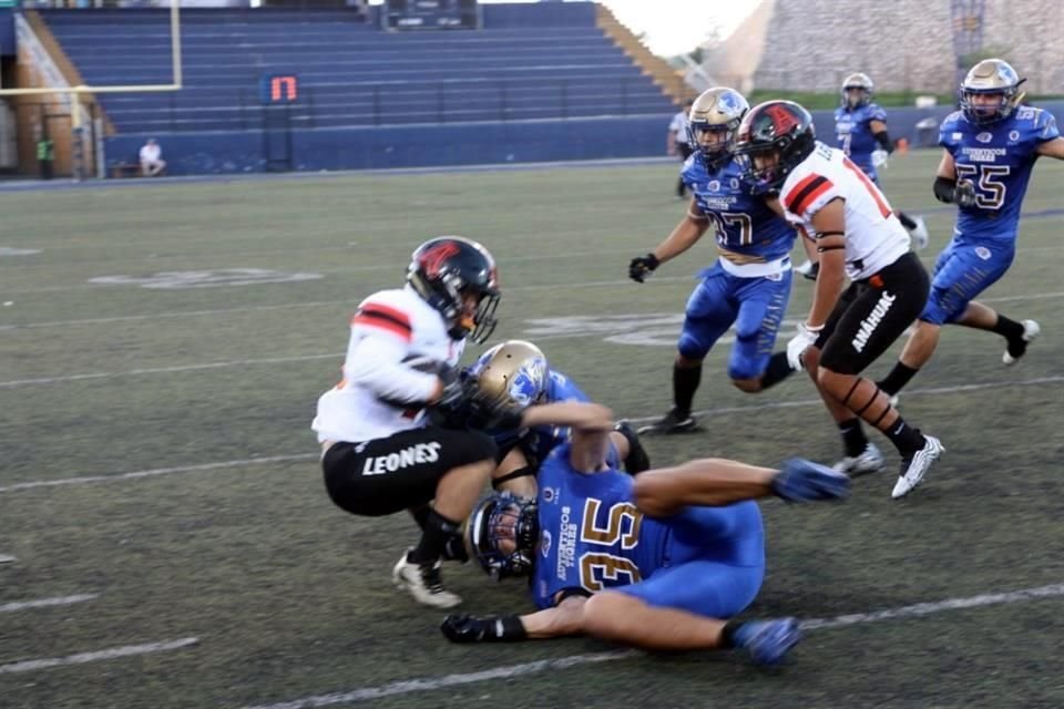 Auténticos Tigres se presentó ante su afición y lo hizo con una victoria de 34-10 frente a Leones Anáhuac.