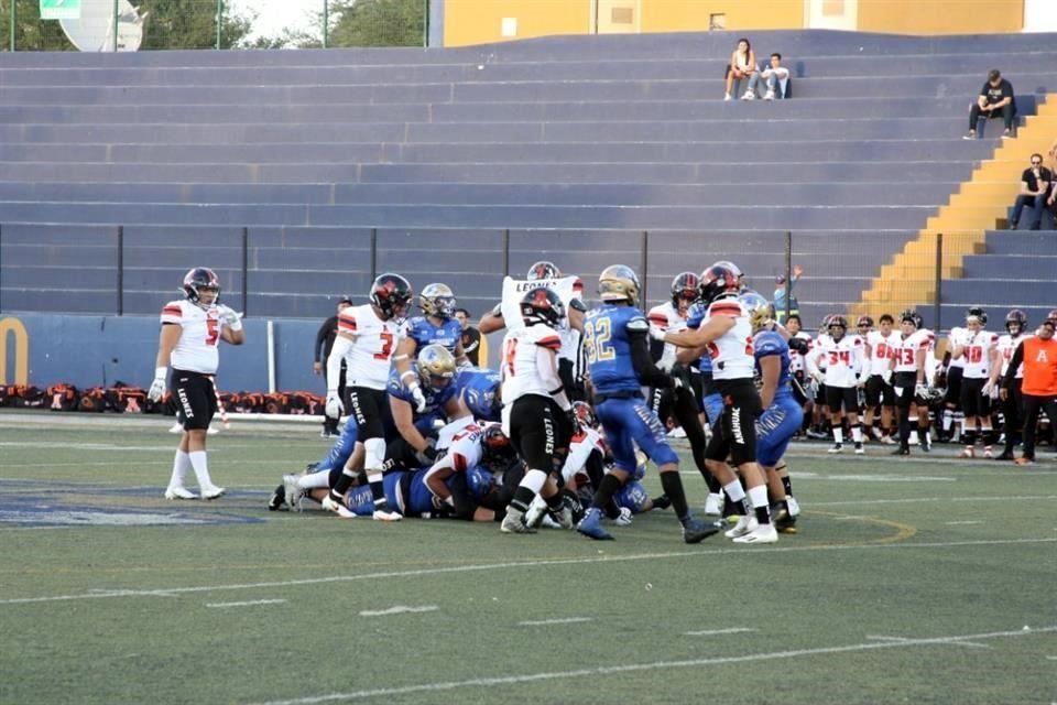 Auténticos Tigres se presentó ante su afición y lo hizo con una victoria de 34-10 frente a Leones Anáhuac.