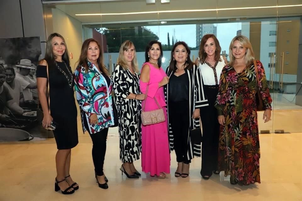 Susana Farías, Martha Farías, Tere Garza, Muñeca Treviño, Mayela Meléndez, Sonia Cavazos y Rosy Zambrano