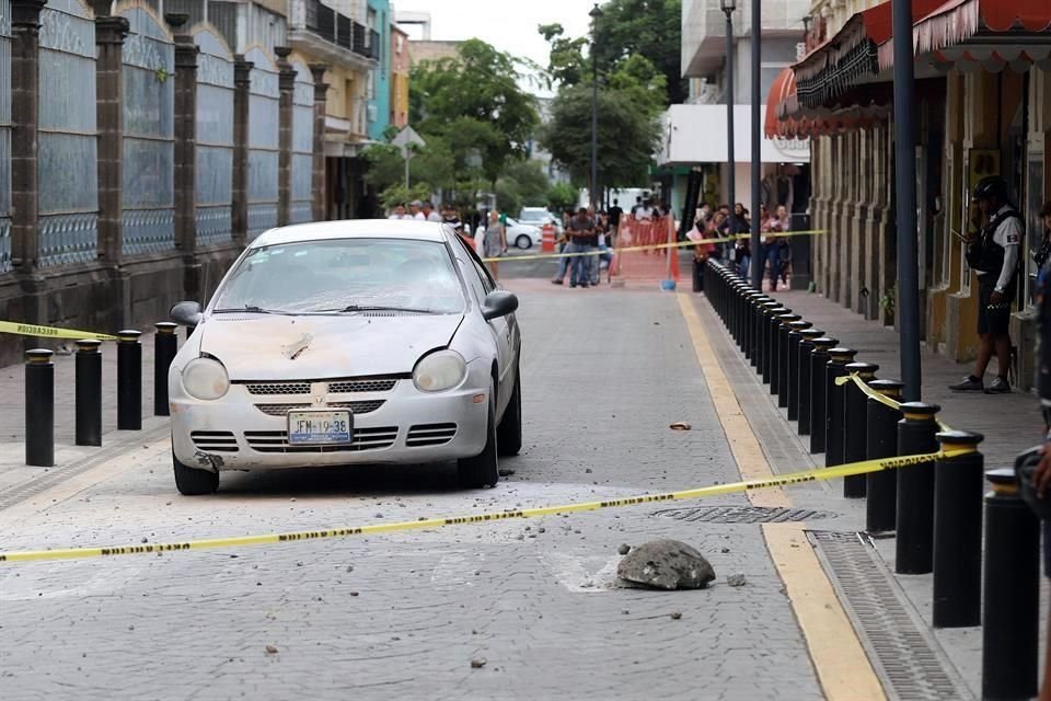 En el Templo de San Agustín, inmueble del Siglo 17, se registró la caída de un fragmento sobrepuesto de cantera, aunque no presenta daño estructural.