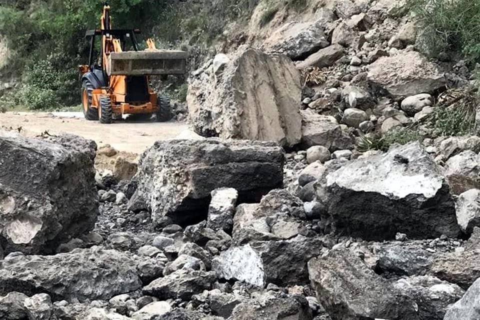 Camino a Huisichi, en el Municipio de Tolimán. Quedó incomunicado por los derrumbes.