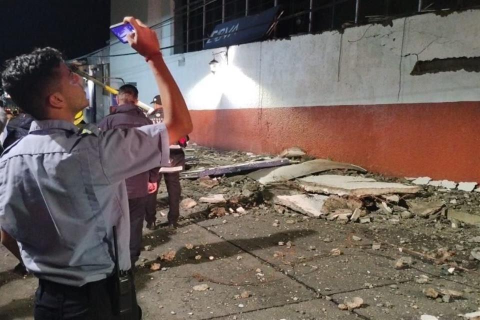 El Gobierno de Michoacán atiende las afectaciones reportadas luego del sismo ocurrido durante la madrugada de este 22 de septiembre.