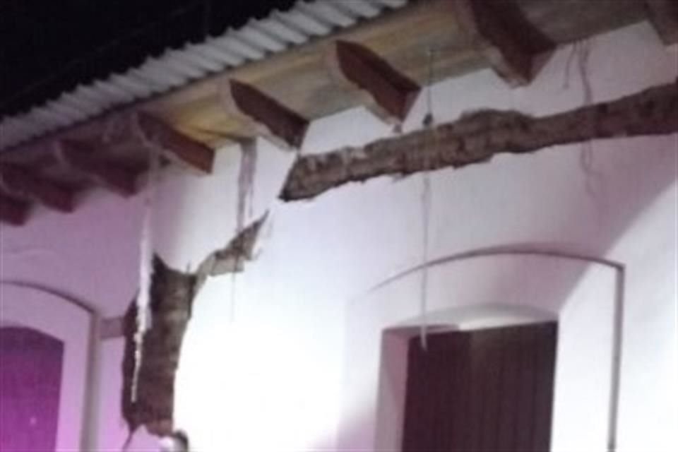 Una vivienda resultó afectada tras el sismo en Michoacán.
