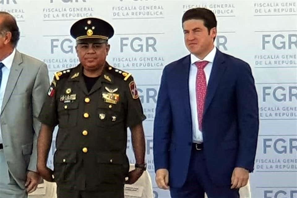 El Secretario de Seguridad estatal, Gerardo Palacios Pámanes, detalló que las armas prestadas son calibre 7.6, de uso exclusivo del Ejército.