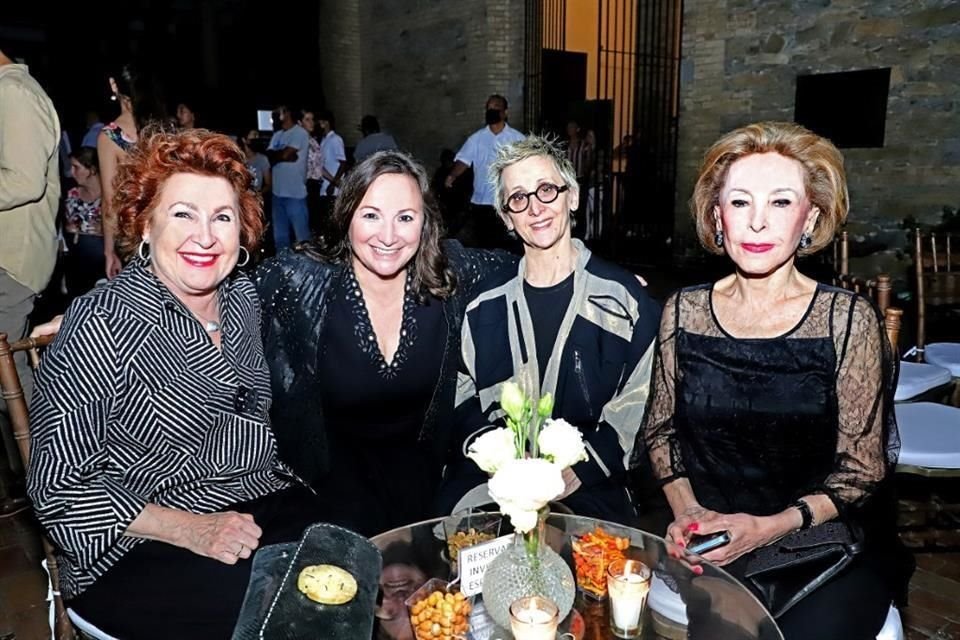 Emma Molina, Verónica González, Ane Marie de Angelo y Yolanda Santos de Hoyos