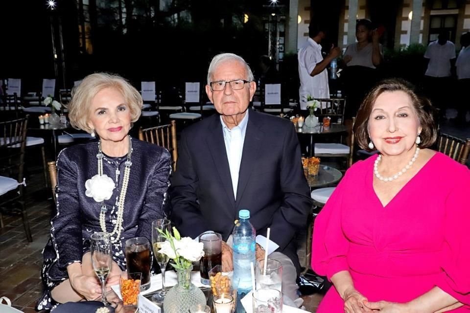 Sonya Garza Rapport de Santos, Ernesto Santos Zambrano y Magdalena Garza de Herrara