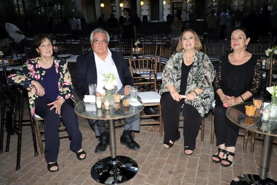 Isabel García Ortiz, Pedro Salcedo, Angelica Kleen y Rosario Zambrano