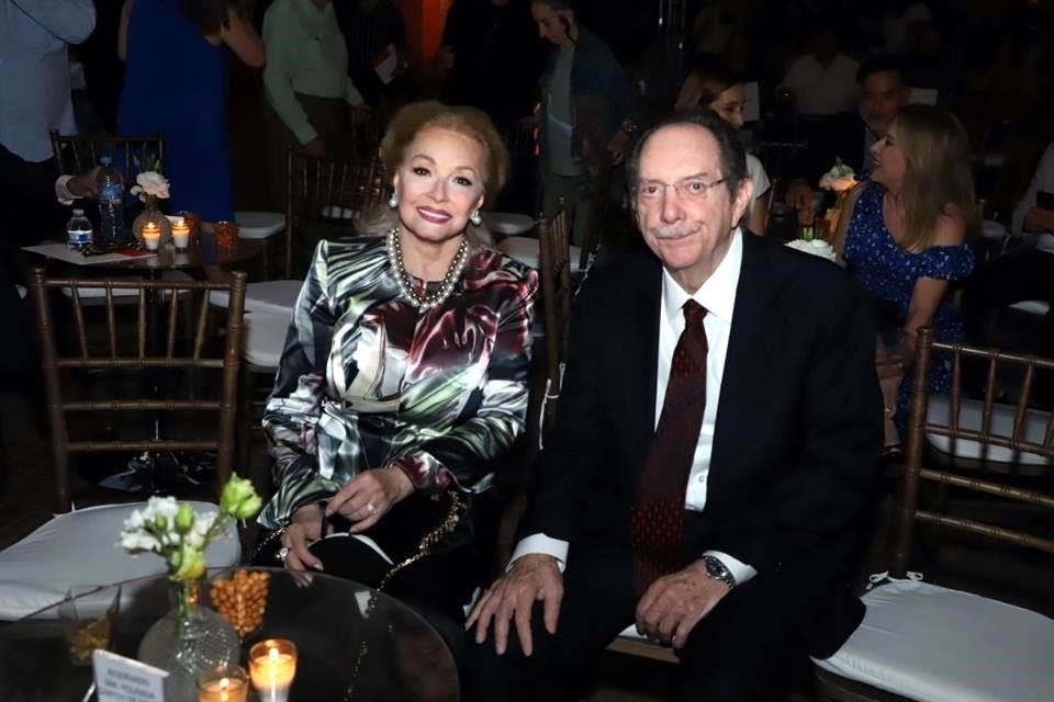 Adriana Garza Morton de Santos y Fernando Santos