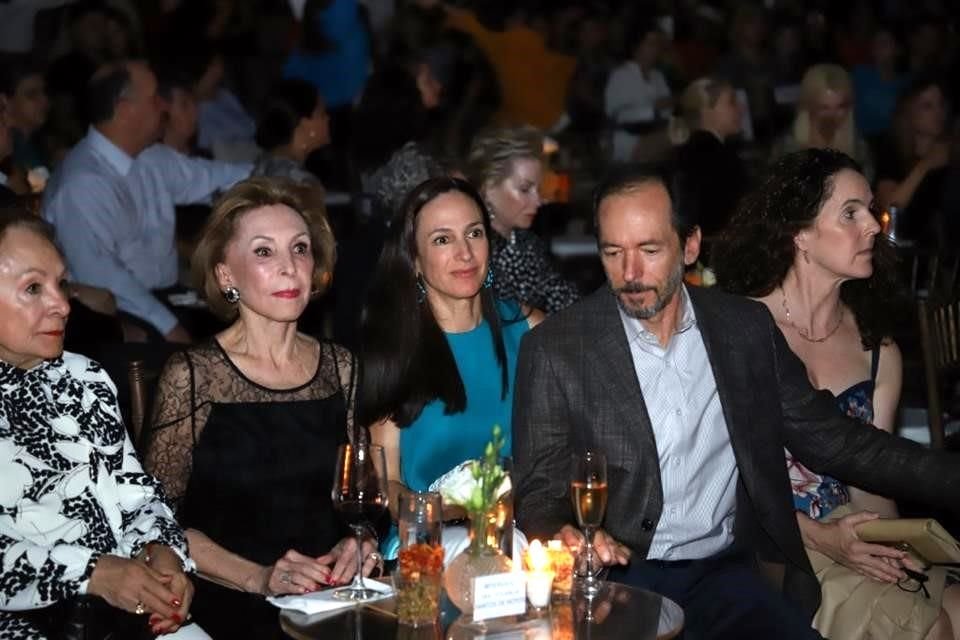 Aurora Cantú de Cagnasso, Yolanda Santos, Yolanda Garza de González, Federico Garza Santos y Marcela Elizondo de Garza