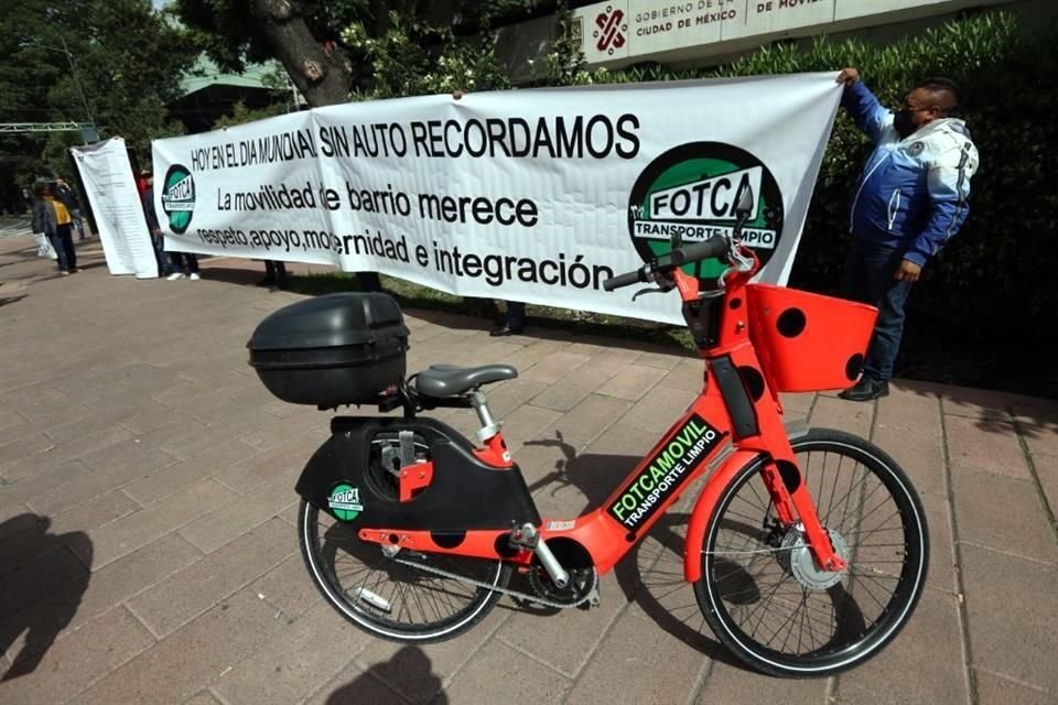 Con motivo del Dia Mundial sin Automóvil, conductores de ciclotaxis pidieron apoyos para obtener equipos eléctricos.