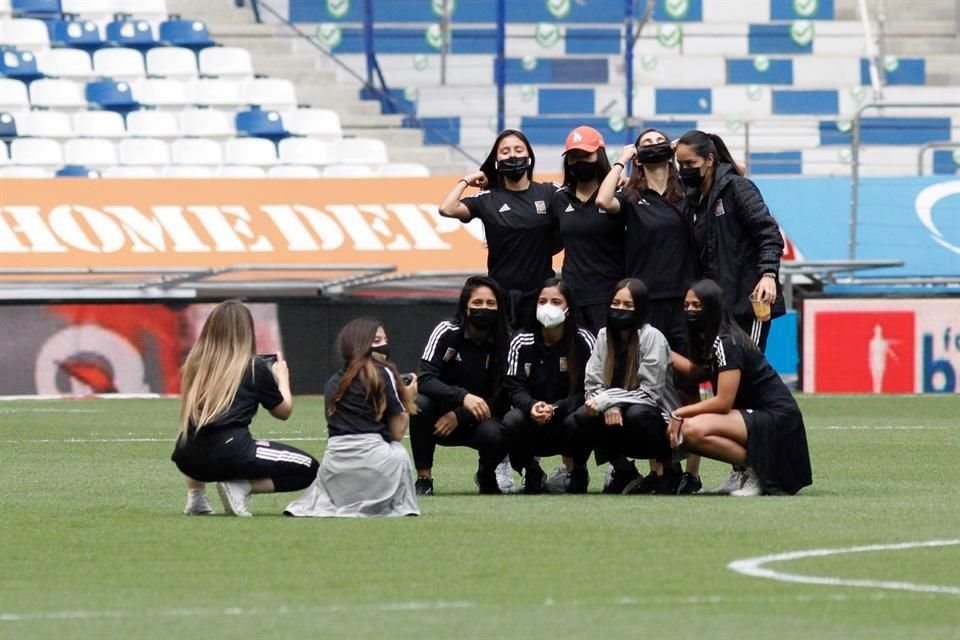 La afición regia se combinó para el duelo de ida de la Semifinal entre Rayadas y Tigres Femenil.