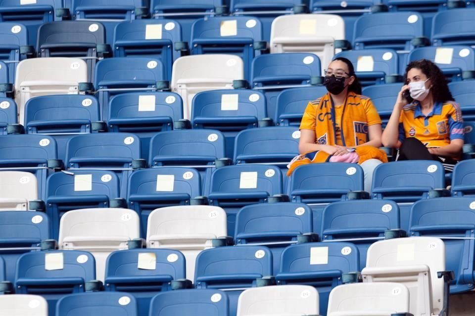 La afición regia se combinó para el duelo de ida de la Semifinal entre Rayadas y Tigres Femenil.