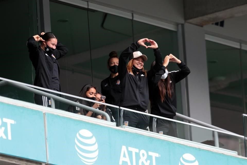 La afición regia se combinó para el duelo de ida de la Semifinal entre Rayadas y Tigres Femenil.