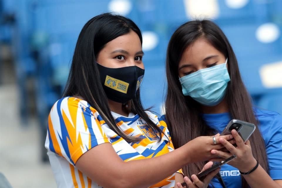 La afición regia se combinó para el duelo de ida de la Semifinal entre Rayadas y Tigres Femenil.